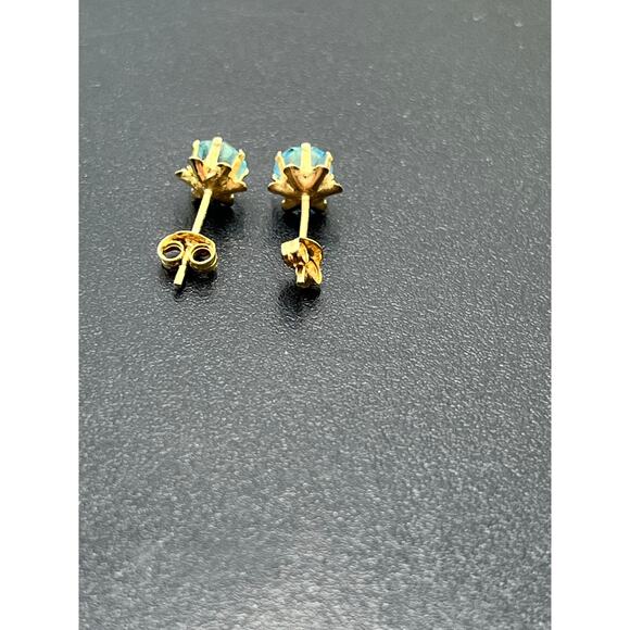 JCM Jacmel Round 5mm Blue Prong Set Blue CZ 14K Yellow Gold Stud Earrings - Picture 8 of 9